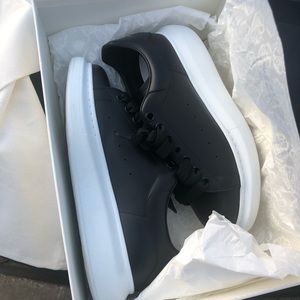 Alexander McQueen’s sz 9.5